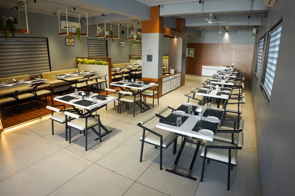 Finest Veg Restaurant Sambhajinagar interrior